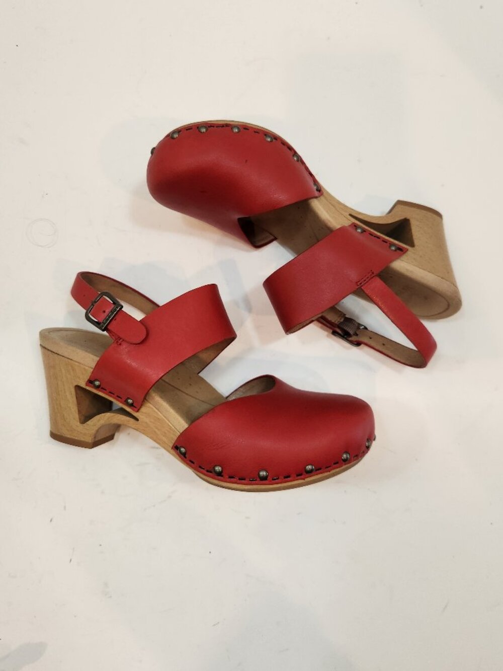 Dansko Malin Red Leather Clog Sandals Wooden Block Heel Studded Size 37 US 6.5-7